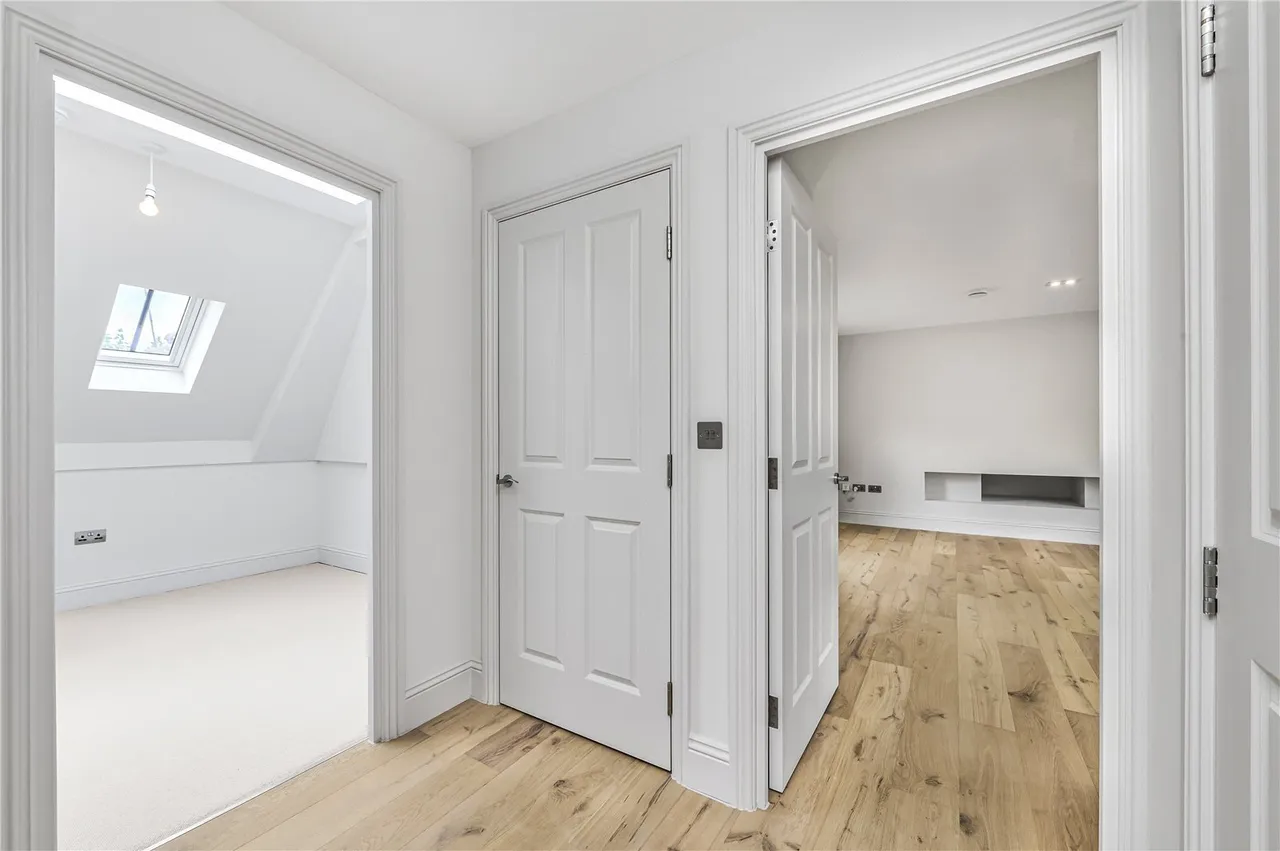 Allfarthing Lane, London, SW18, photo 6