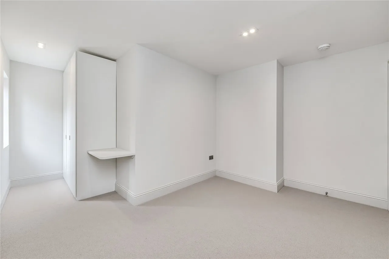 Allfarthing Lane, London, SW18, photo 7