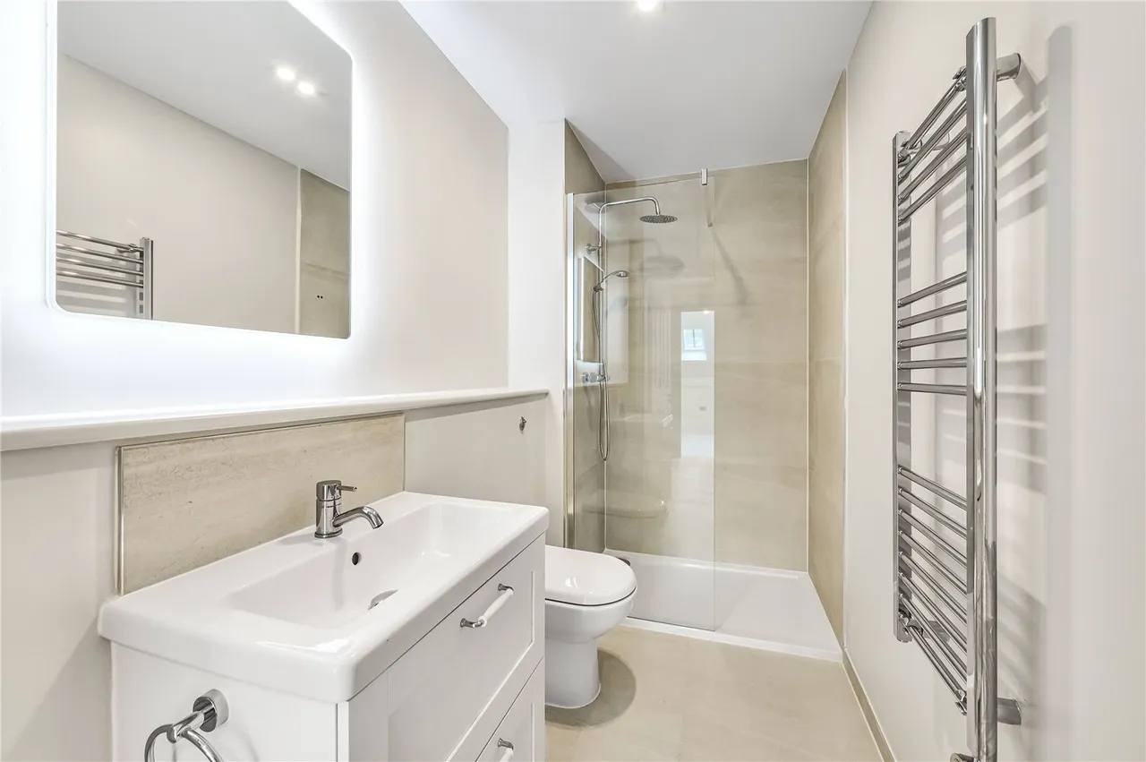 Allfarthing Lane, London, SW18, photo 10