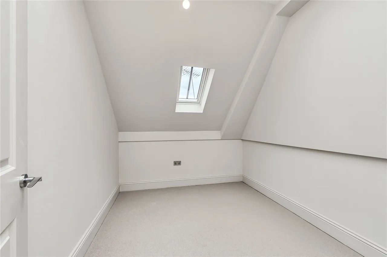 Allfarthing Lane, London, SW18, photo 12