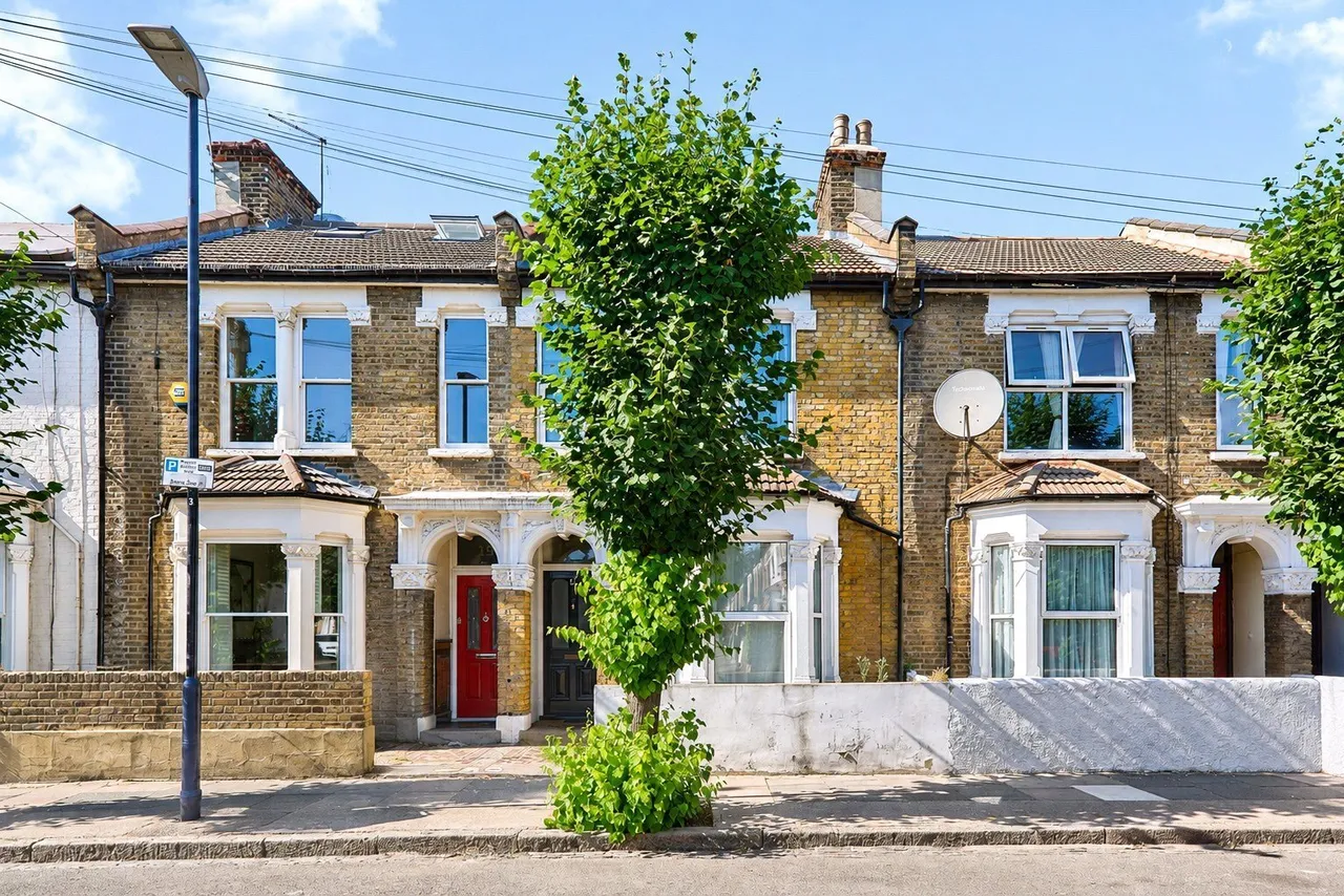 3 bed house for sale — Vaughan Road, London, E15