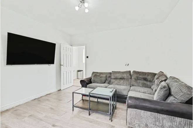 2 bed house for sale — Pembroke Crescent, Northampton