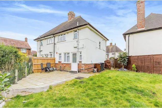 Pembroke Crescent, Northampton, photo 4