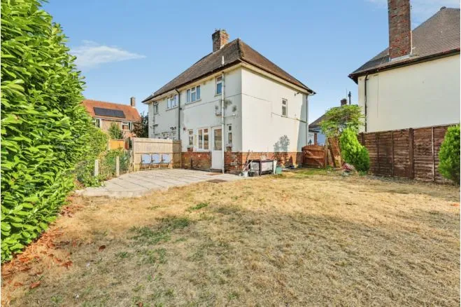 Pembroke Crescent, Northampton, photo 6