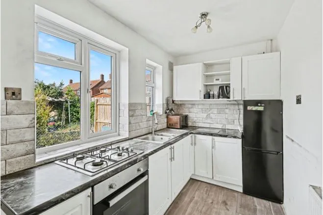 Pembroke Crescent, Northampton, photo 5