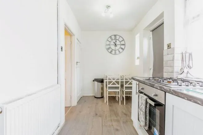 Pembroke Crescent, Northampton, photo 8