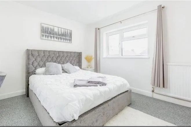 Pembroke Crescent, Northampton, photo 11
