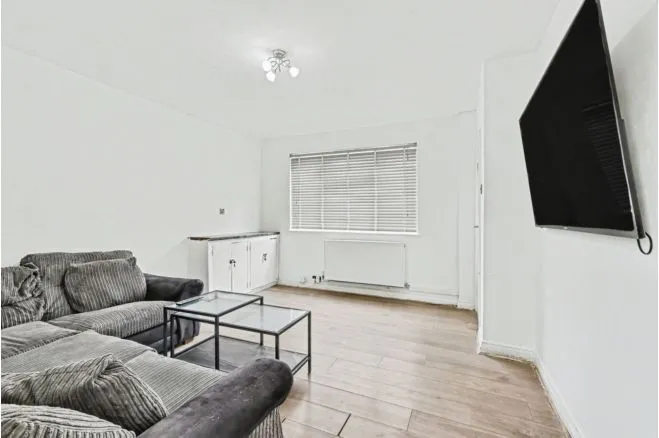 Pembroke Crescent, Northampton, photo 7