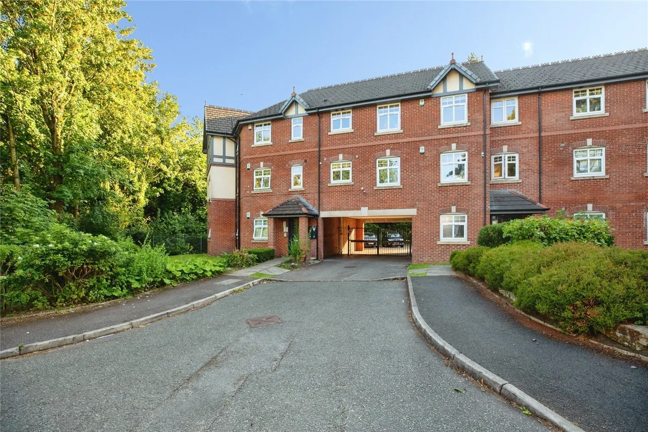 Bridgefield Drive, Bury, BL9, photo 18