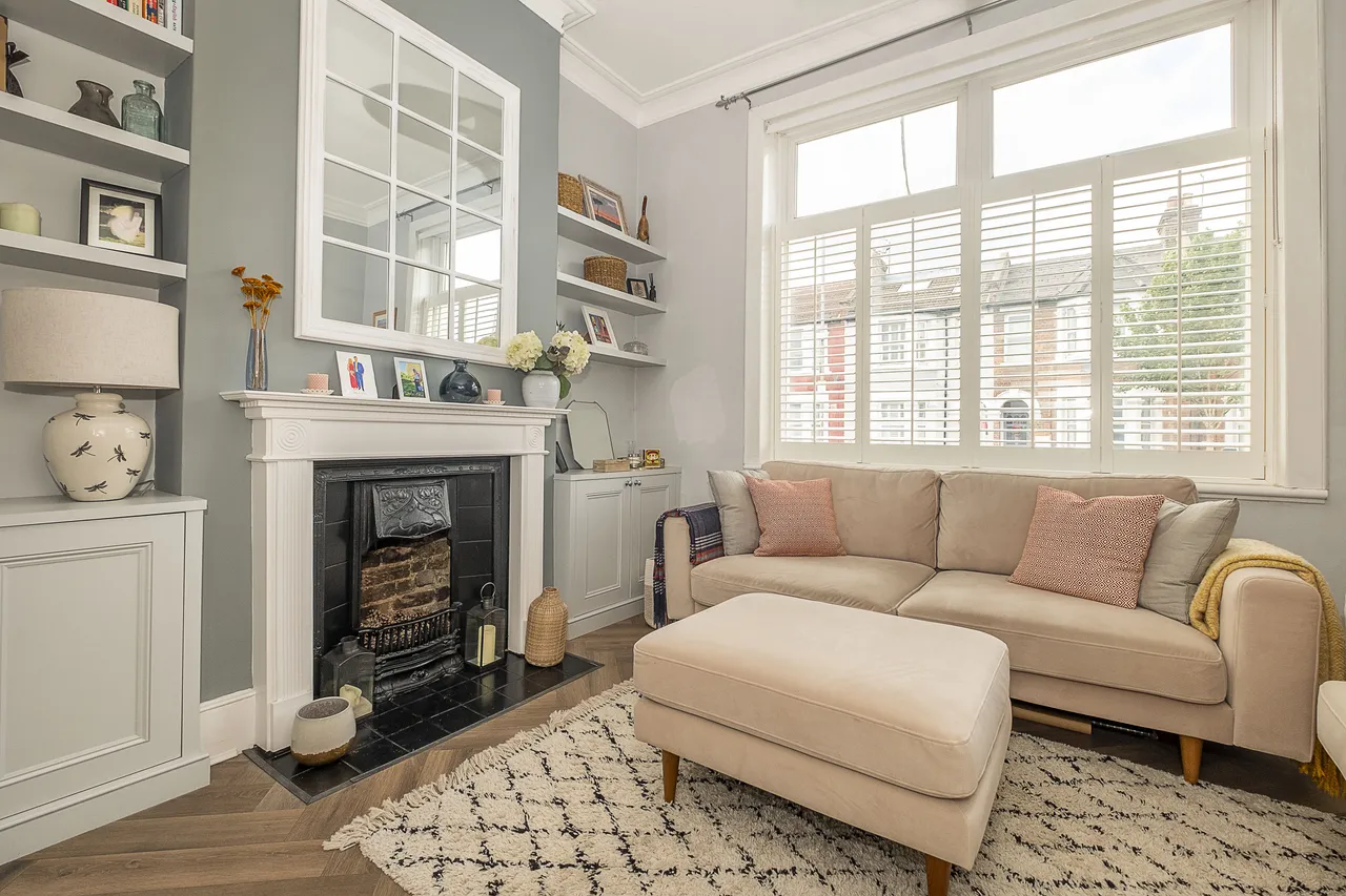 Garratt Lane, London, SW18, photo 4