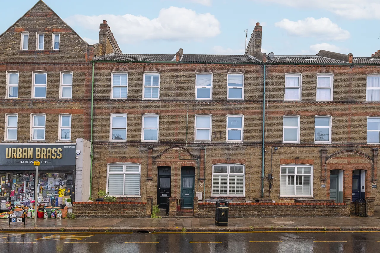 Garratt Lane, London, SW18, photo 2