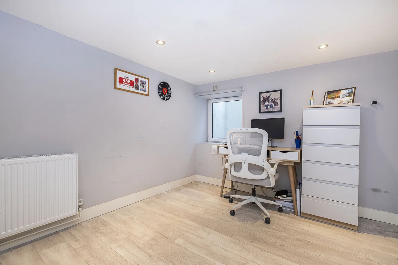 Garratt Lane, London, SW18, photo 6