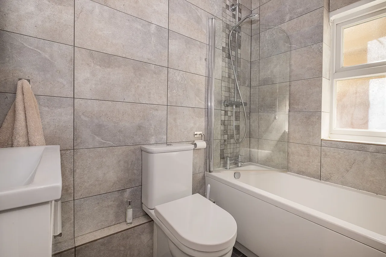 Garratt Lane, London, SW18, photo 8