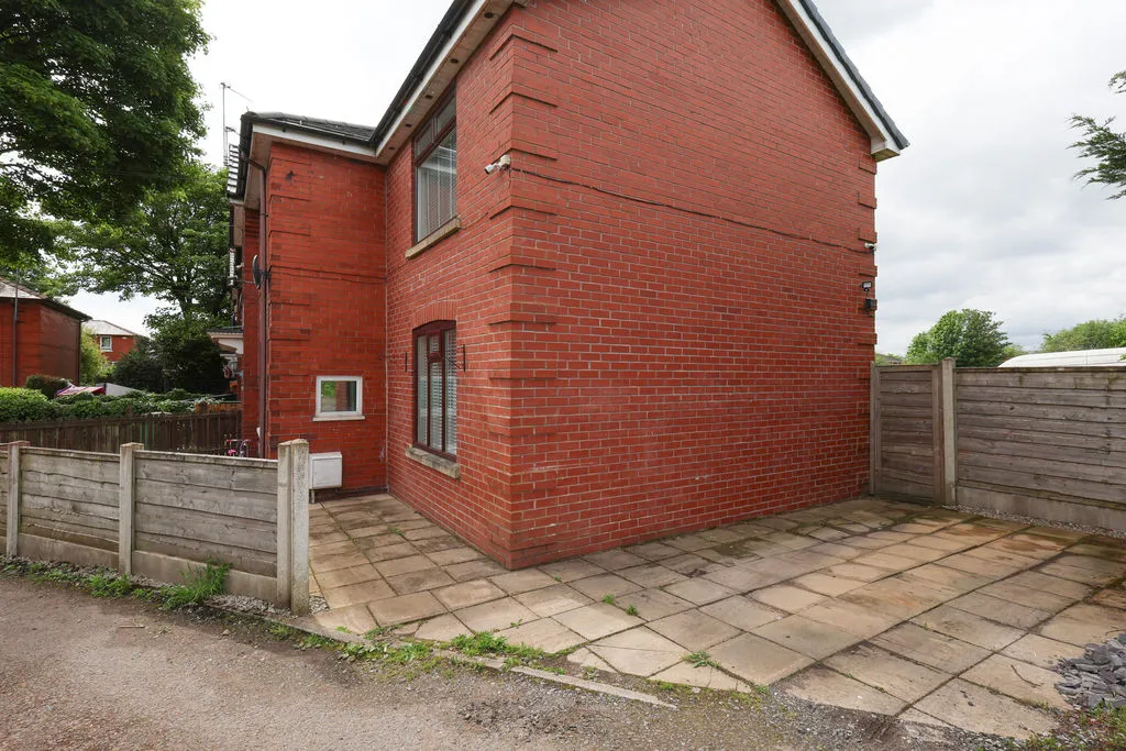 Firgrove Gardens, Rochdale OL16 3AF, photo 19