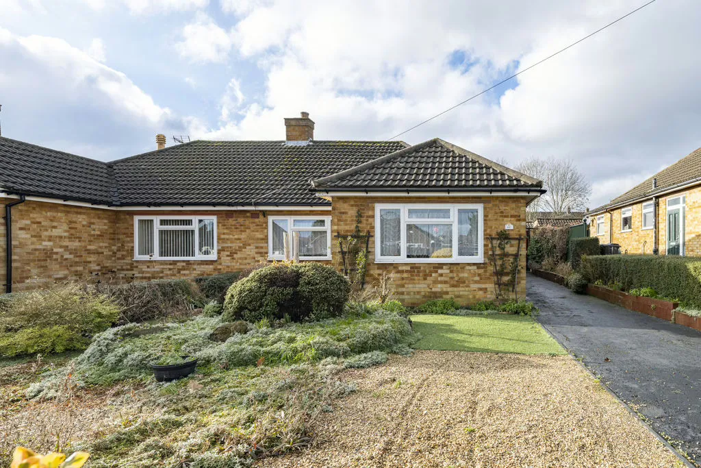 2 bed house for sale — Shenley Road, Bletchley, Milton Keynes, Buckinghamshire, MK3 6HE