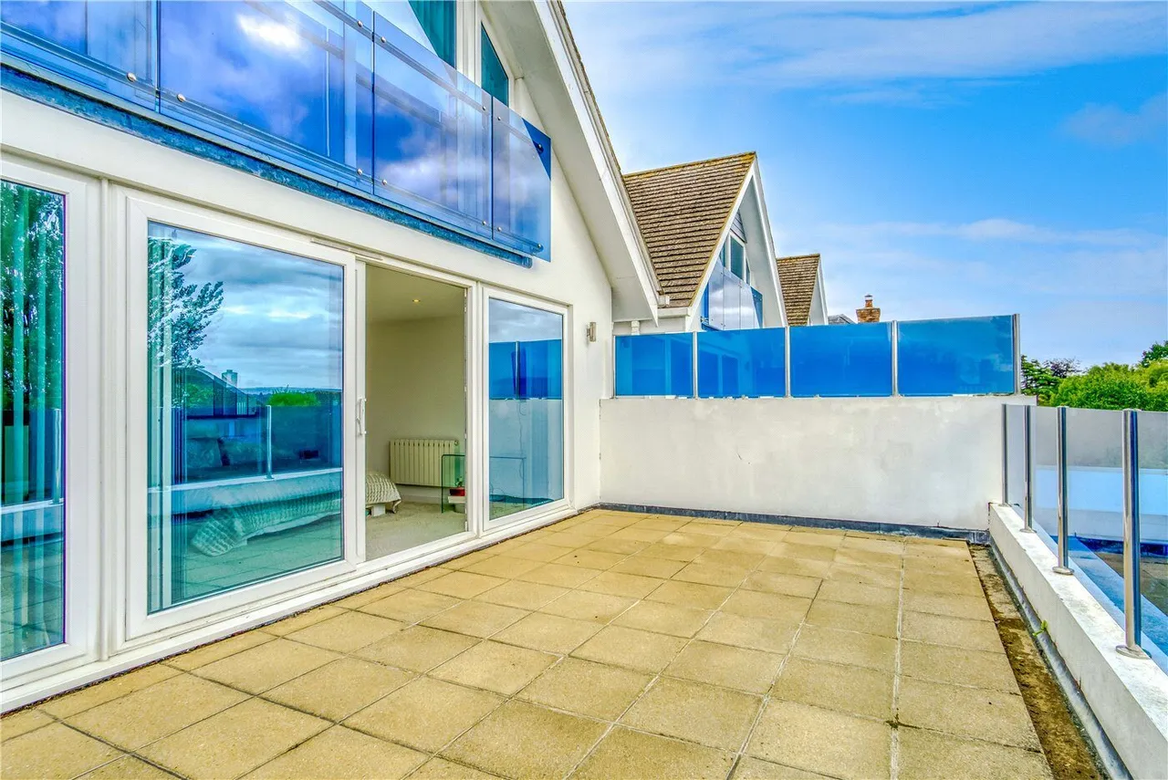 Dorset Lake Avenue, Lilliput, BH14, photo 9