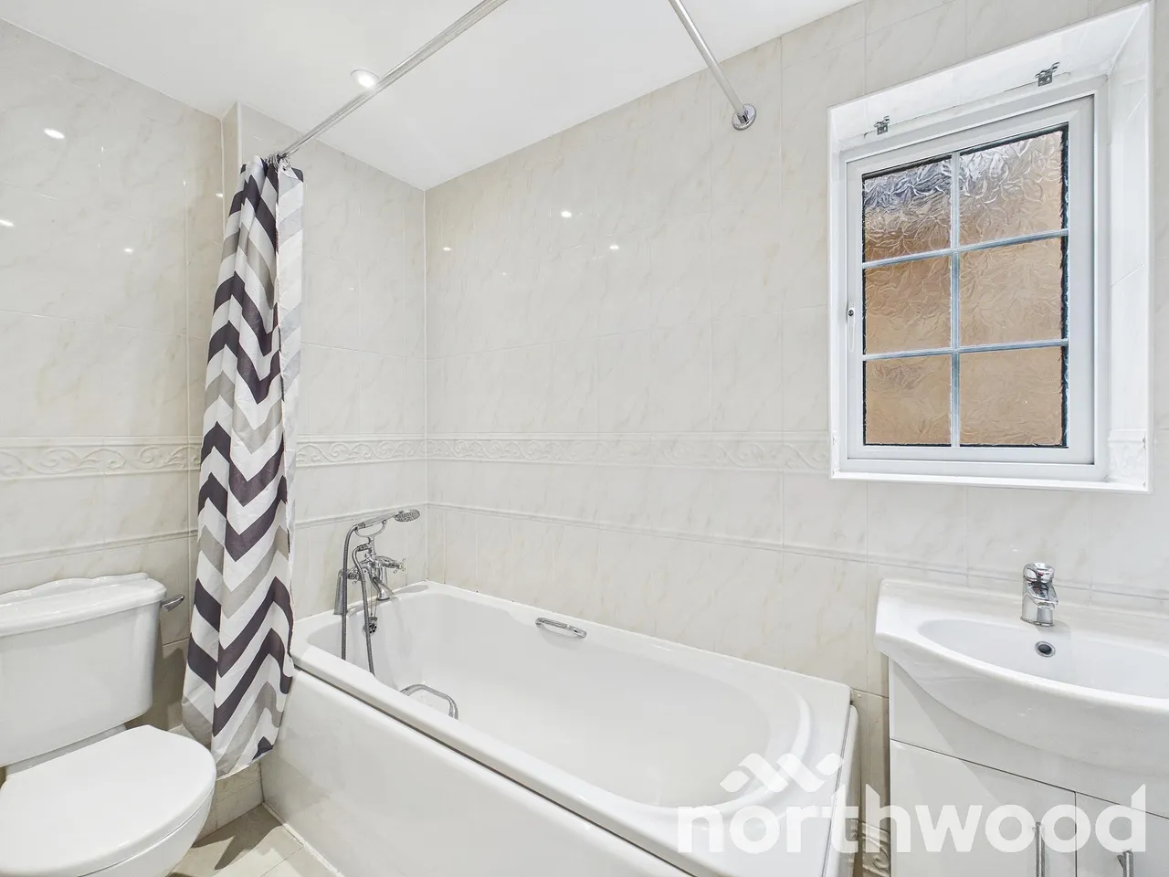 Sweetbay Crescent, Godinton Park, TN23, photo 15