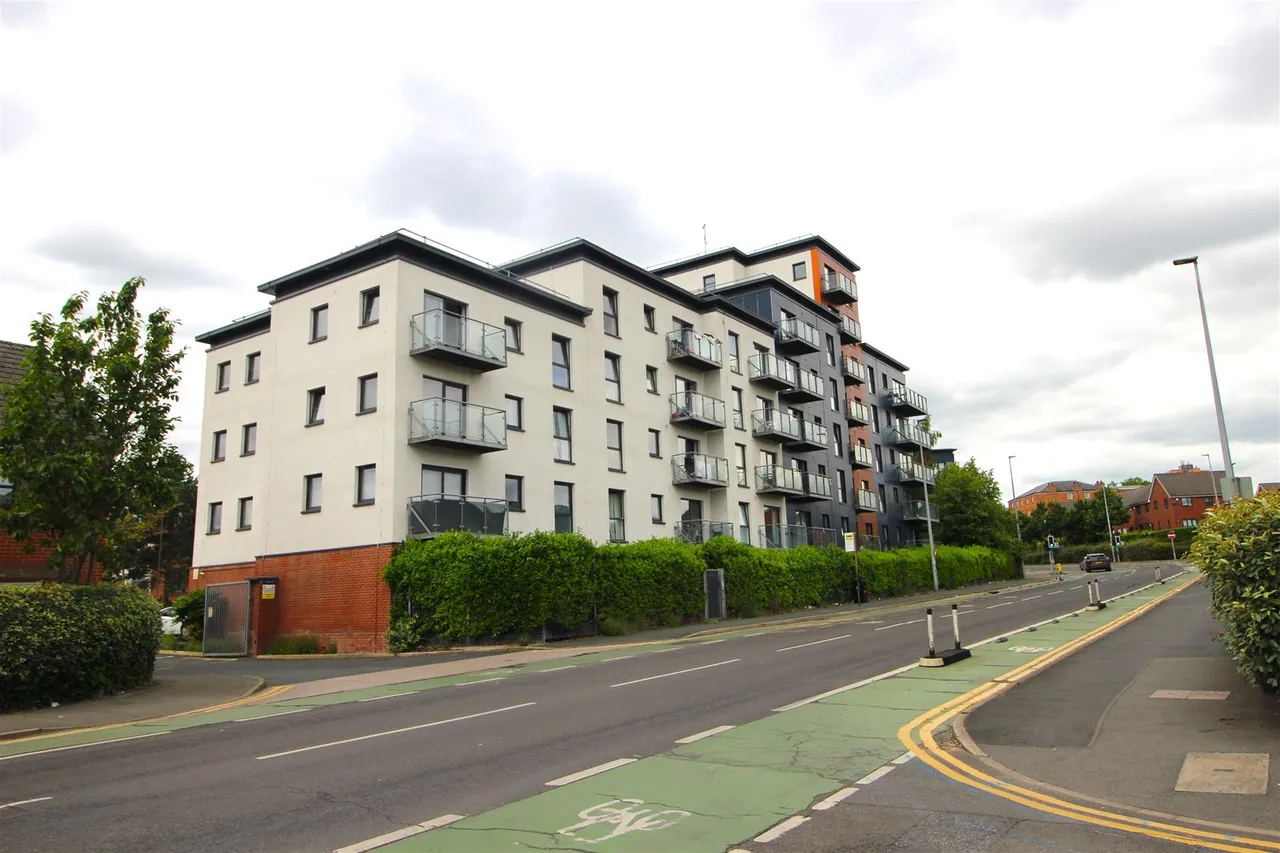 2 bed flat for sale — Camp Street, Salford, M7 1ZN