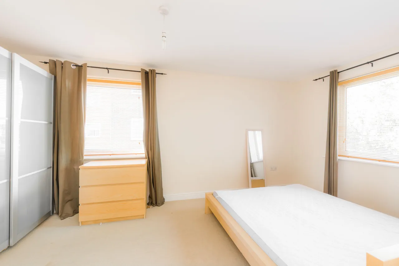 40 Gean Court, London Square, Cline Road, photo 3