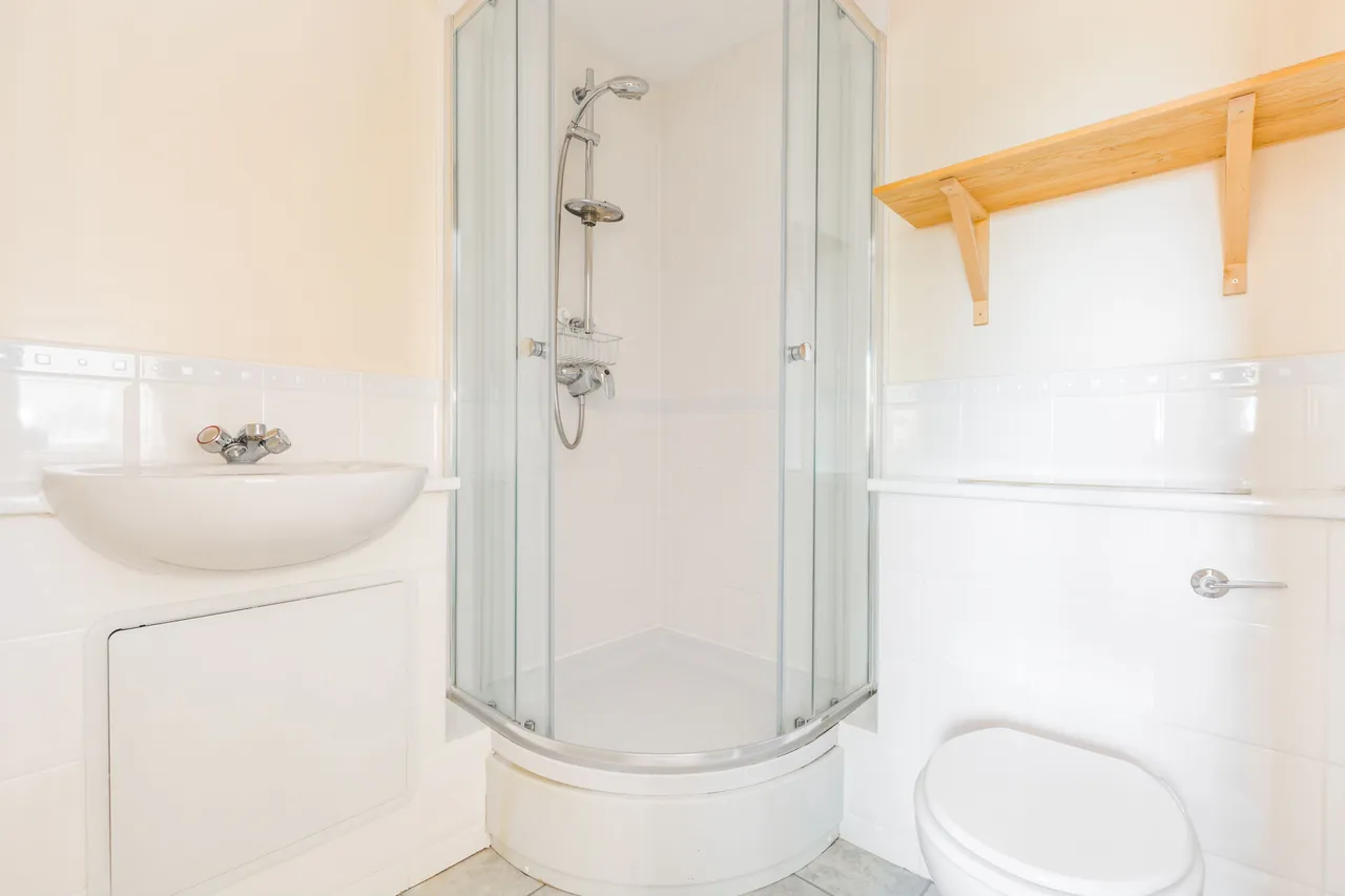 40 Gean Court, London Square, Cline Road, photo 6