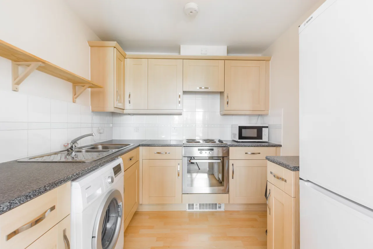 40 Gean Court, London Square, Cline Road, photo 2