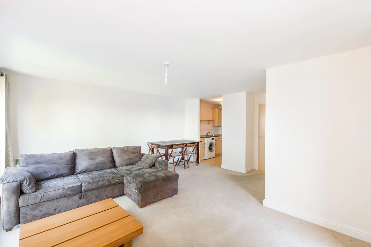 2 bed flat for sale — 40 Gean Court, London Square, Cline Road