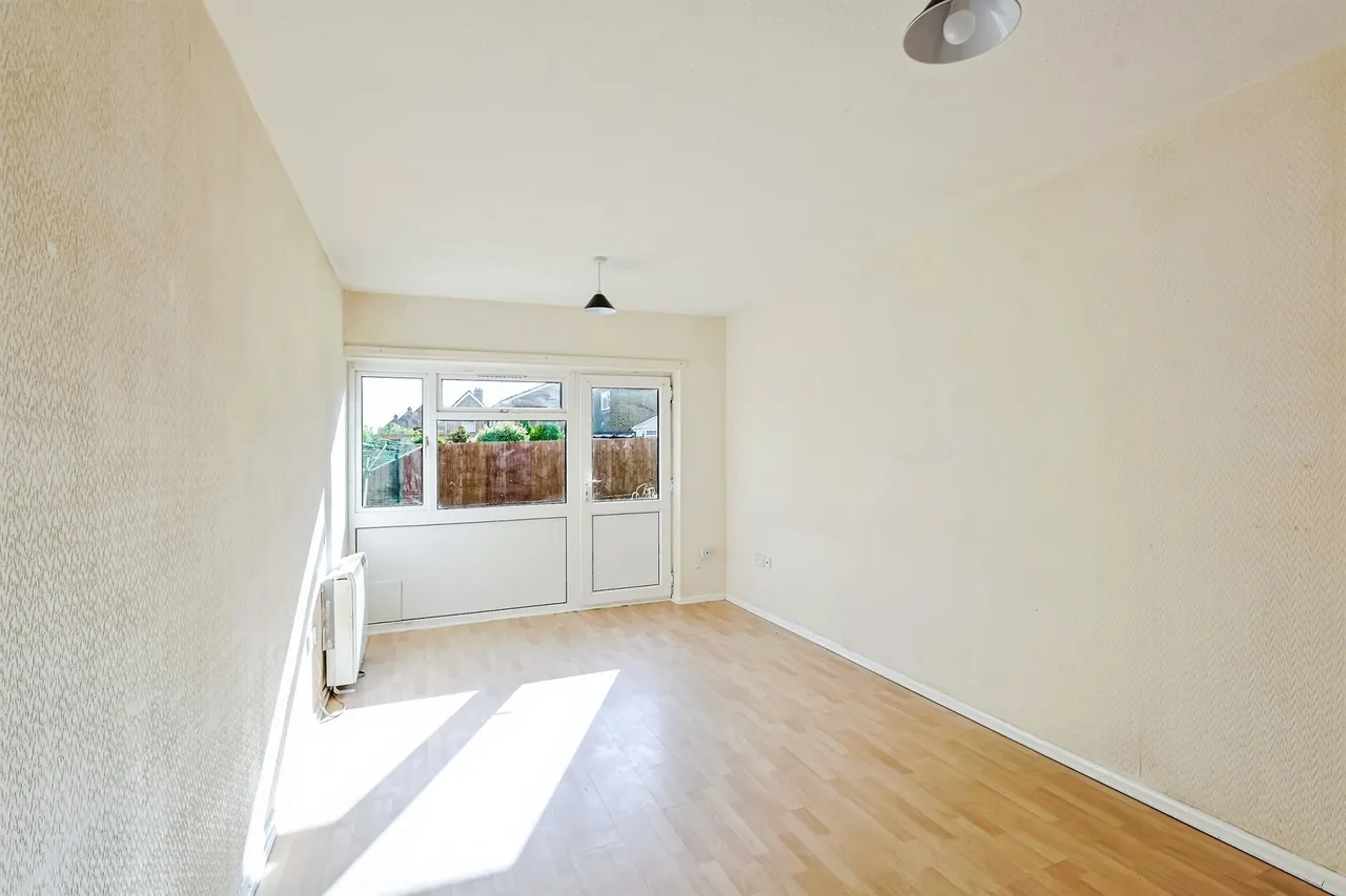 Castle Avenue, Northampton, NN5, photo 2