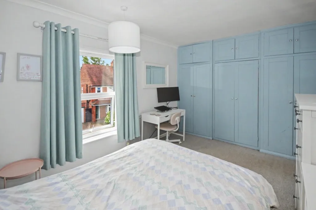 Wellingborough Road, Earls Barton, photo 12