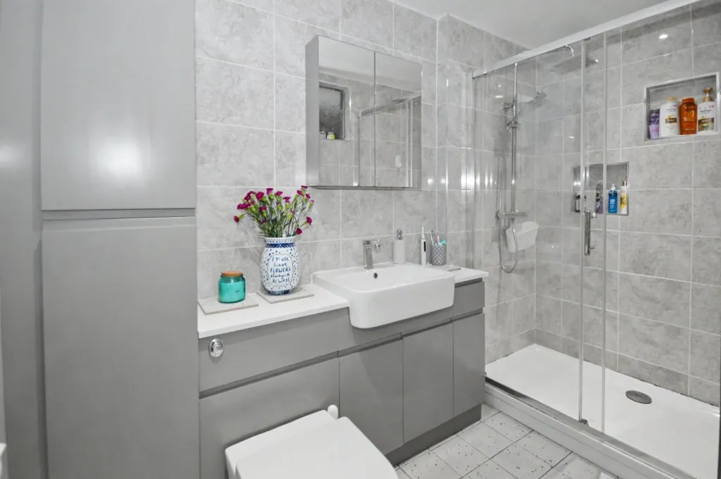 Wellingborough Road, Earls Barton, photo 10