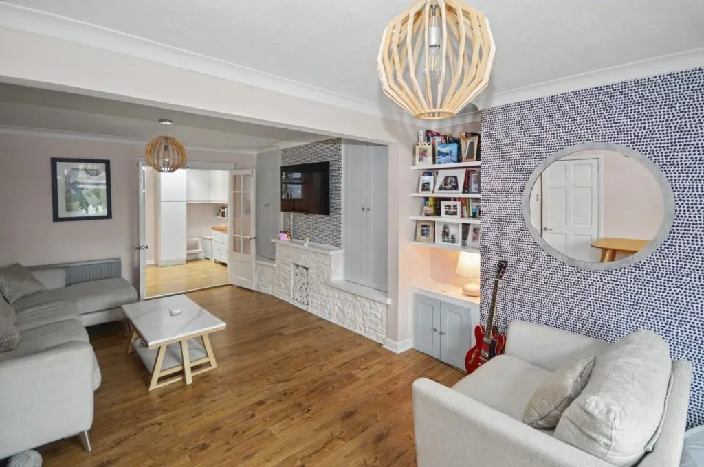 Wellingborough Road, Earls Barton, photo 4
