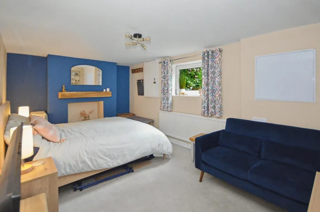 Wellingborough Road, Earls Barton, photo 9