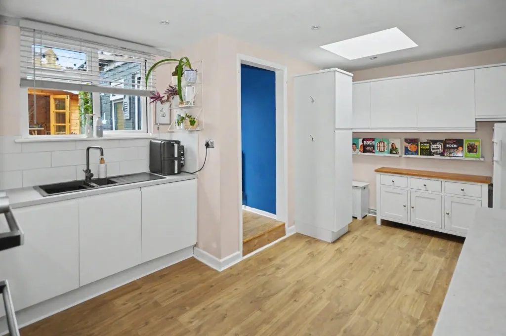 Wellingborough Road, Earls Barton, photo 8