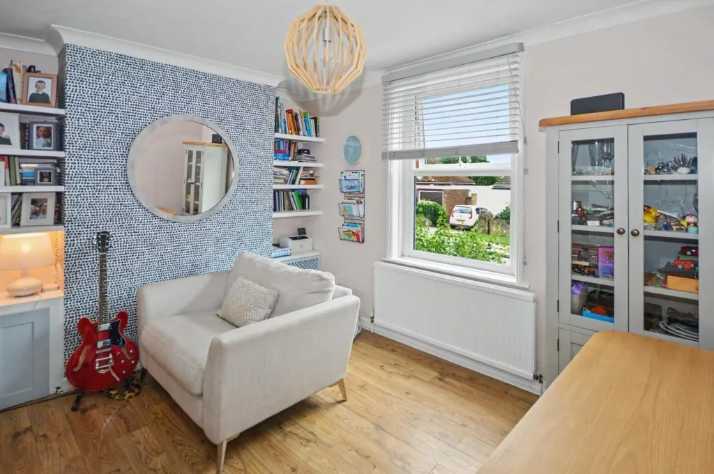 Wellingborough Road, Earls Barton, photo 5