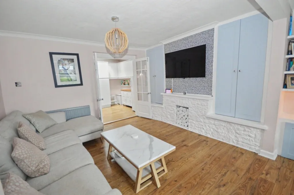 Wellingborough Road, Earls Barton, photo 6