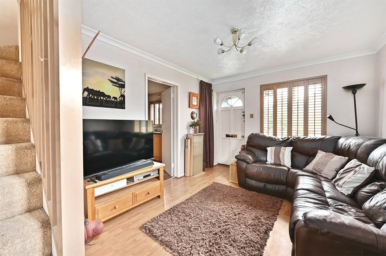 Fallowfield, Yateley, Hampshire, GU46 6LW, photo 8