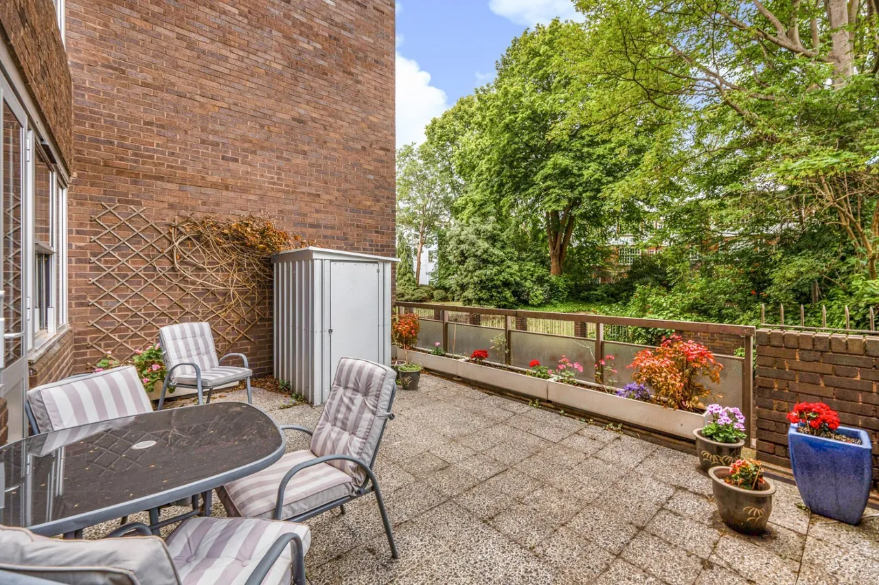 3 bed flat for sale, Belsize Grove, Belsize Park, NW3