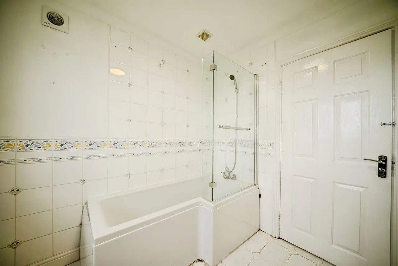 Budden Crescent, Caldicot, NP26, photo 33