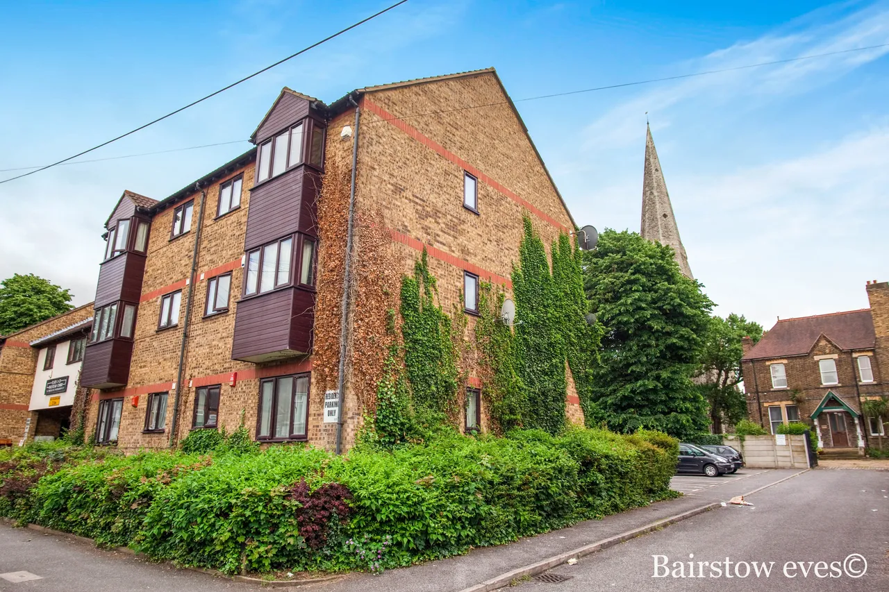 2 bed flat to rent — Halstead Court, Verulam Avenue, Walthamstow, E17