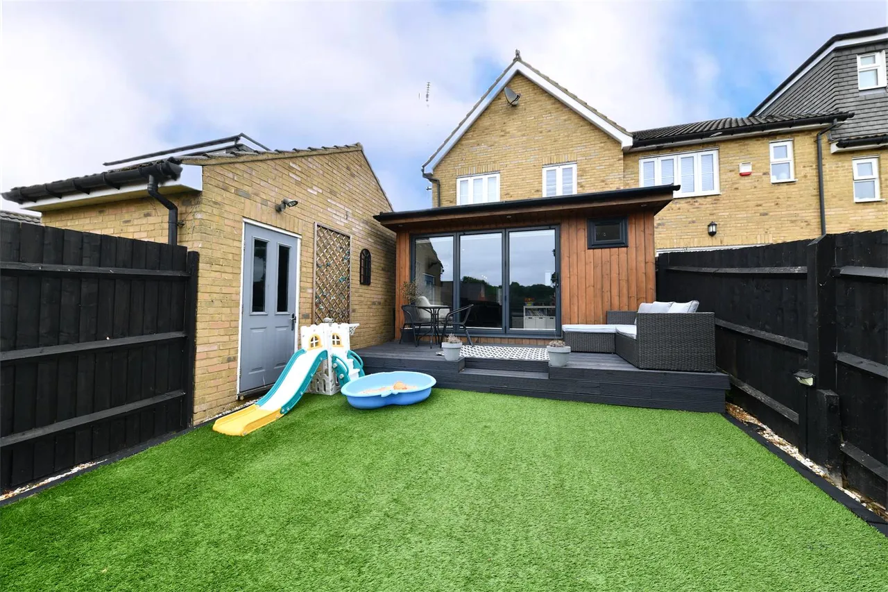 Hunt Hill Close, Stevenage, Herts, SG1 6DS, photo 2