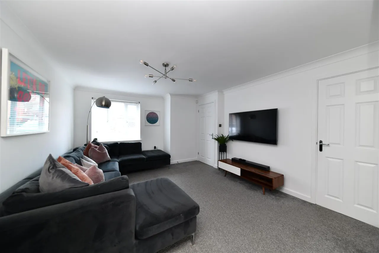 Hunt Hill Close, Stevenage, Herts, SG1 6DS, photo 3