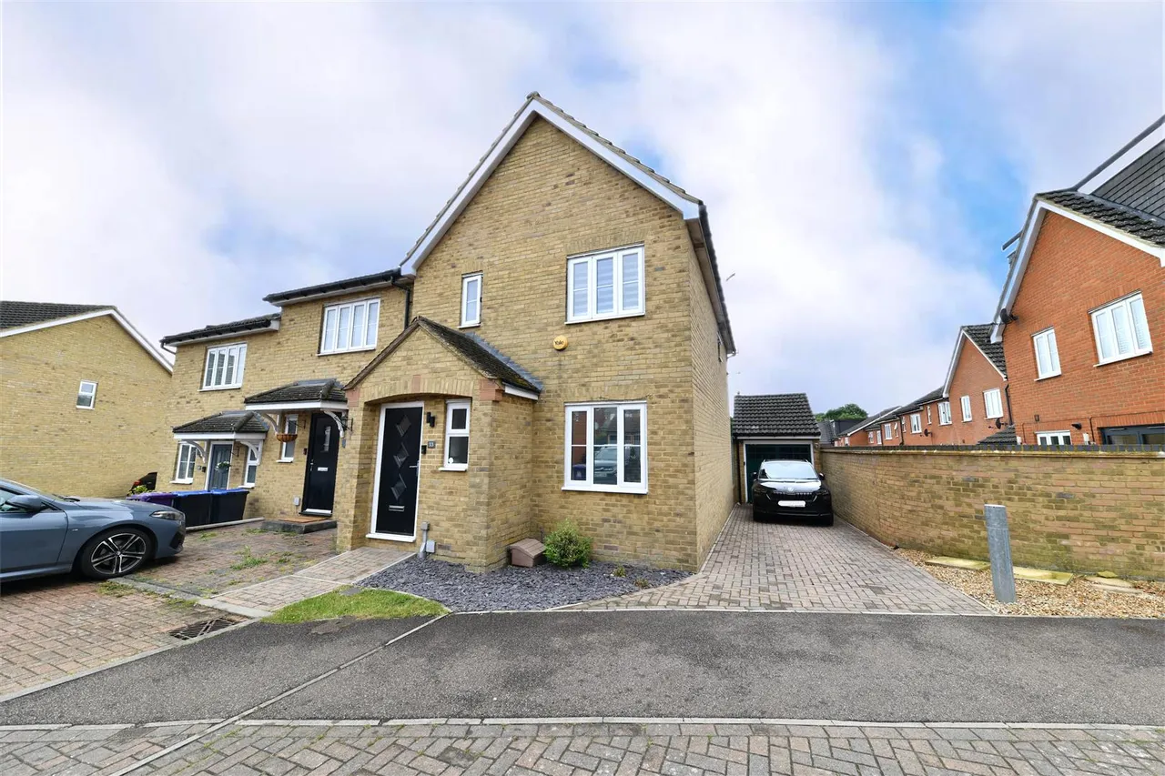 3 bed house for sale — Hunt Hill Close, Stevenage, Herts, SG1 6DS