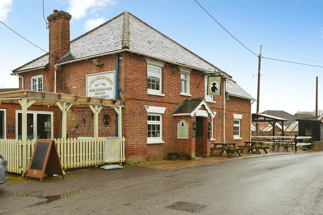 3 bed house for sale — Witt Road, Winterslow, Salisbury