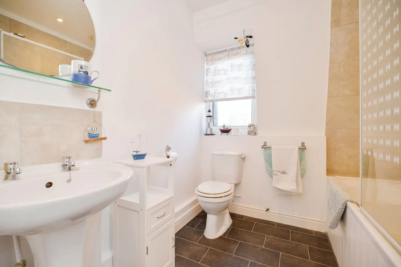 Flowergate, Whitby, North Yorkshire, YO21, photo 7