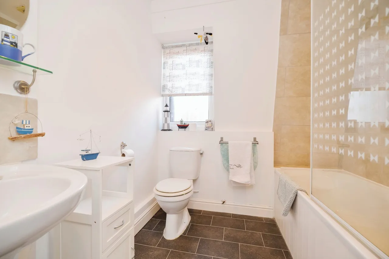 Flowergate, Whitby, North Yorkshire, YO21, photo 13
