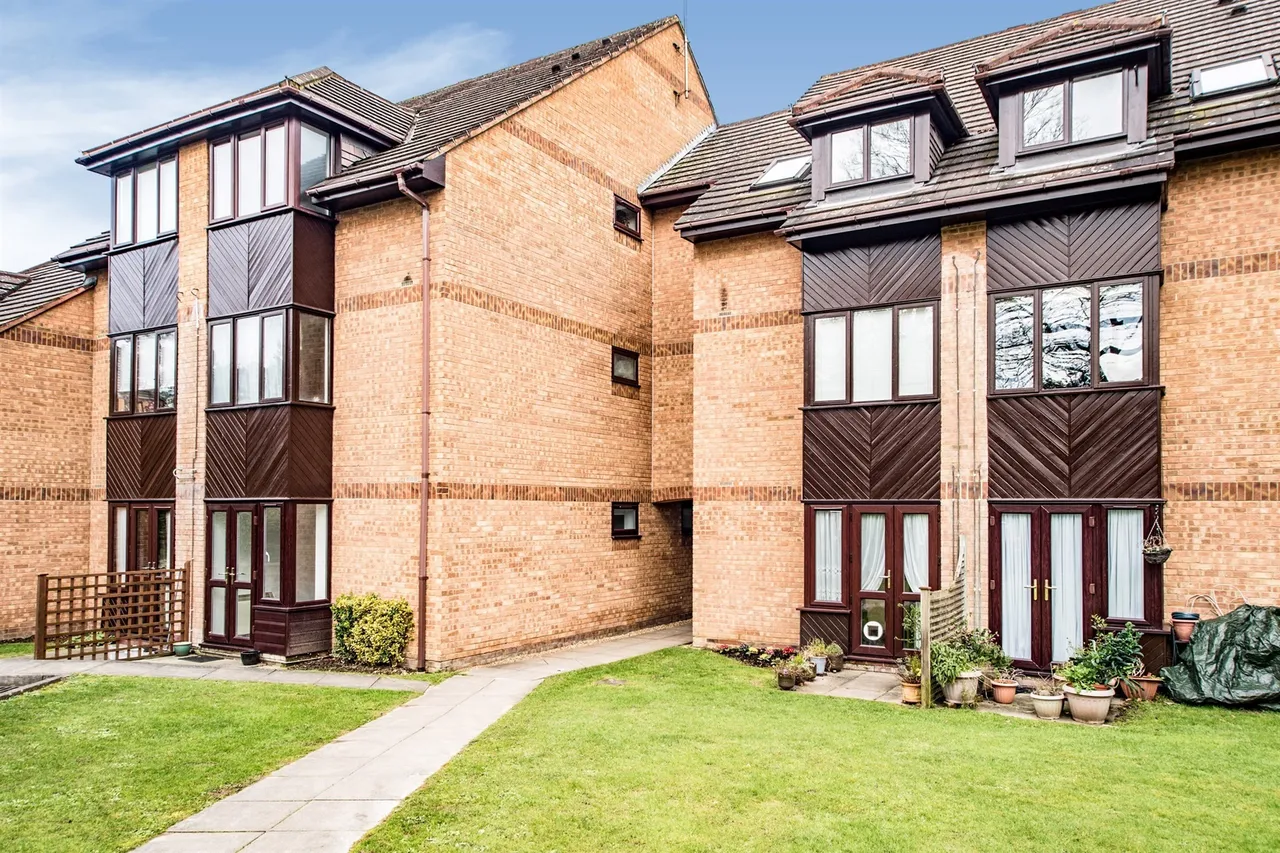 1 bed flat for sale — Rickmansworth Road, Watford