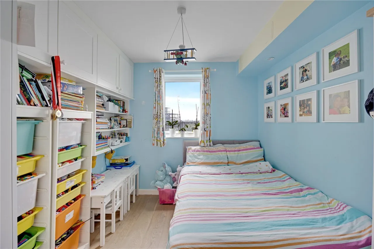 Hanover Avenue, Royal Victoria Dock, E16, photo 6