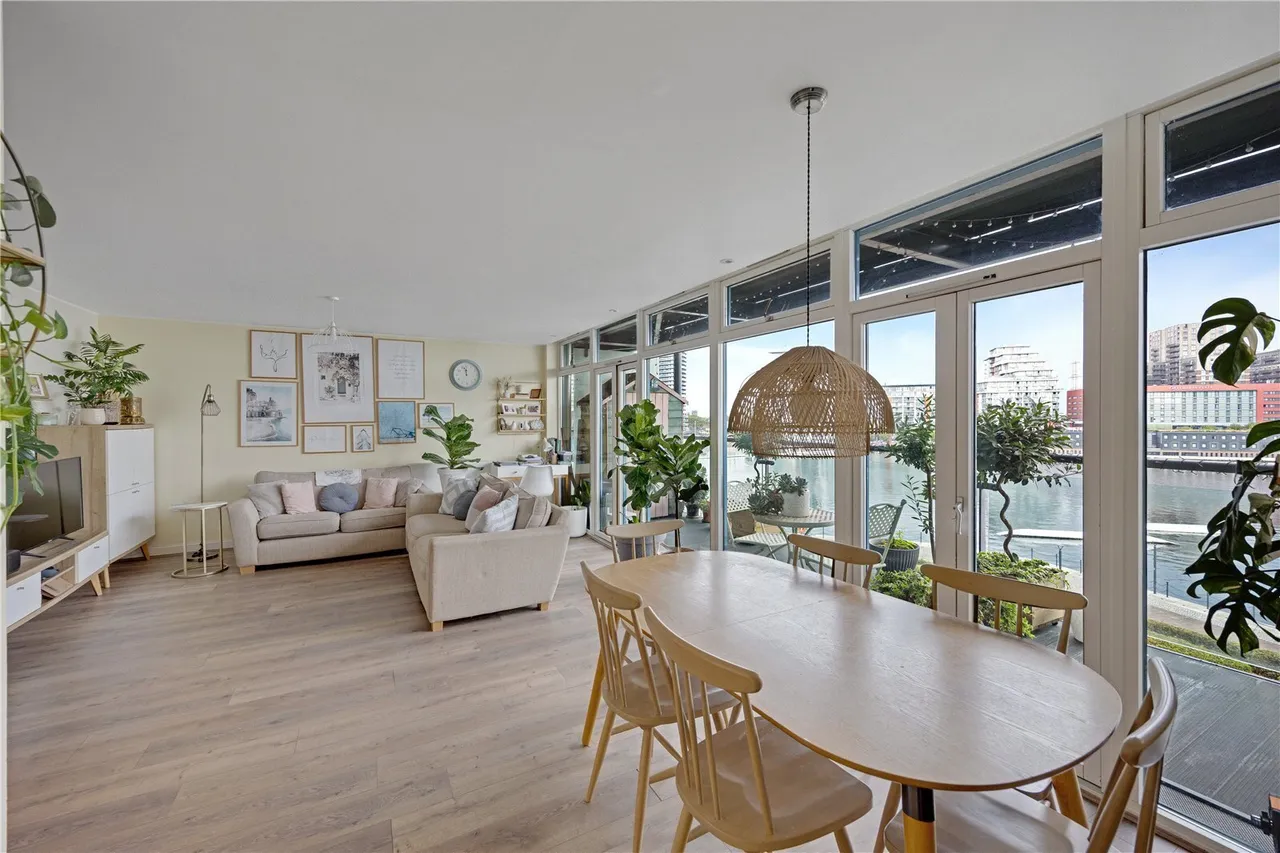 Hanover Avenue, Royal Victoria Dock, E16, photo 2