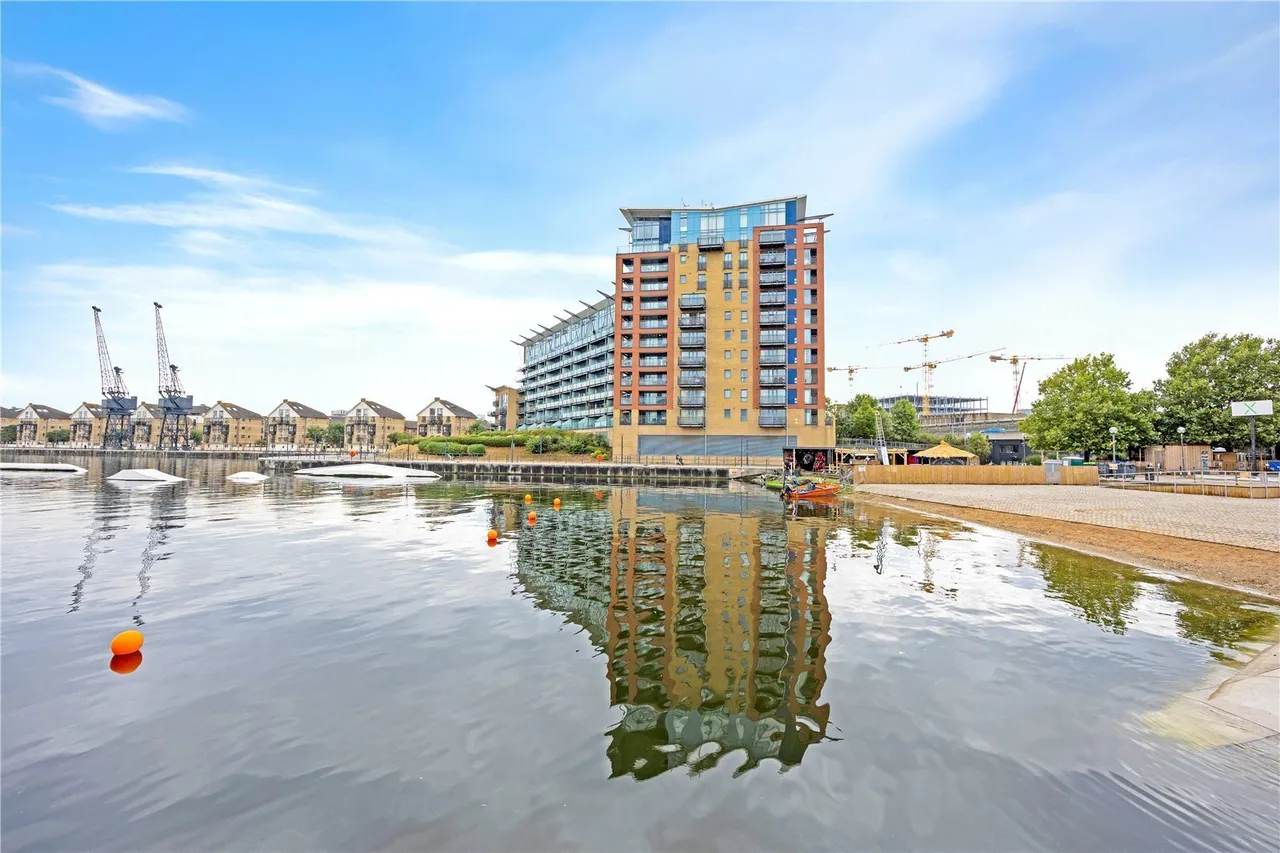 Hanover Avenue, Royal Victoria Dock, E16, photo 9