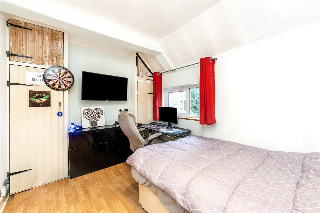Springfield Grove, Sunbury, TW16 6NT, photo 9