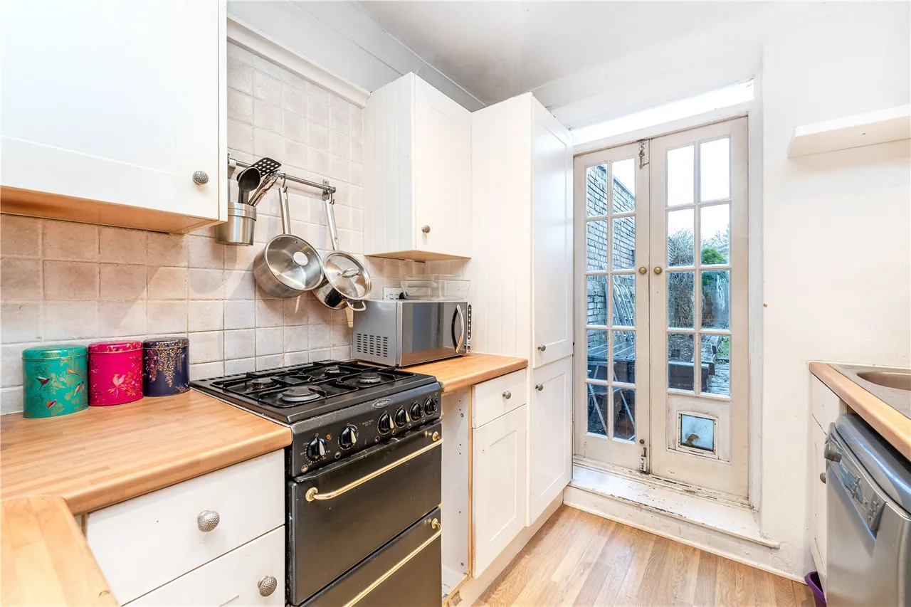 Springfield Grove, Sunbury, TW16 6NT, photo 5